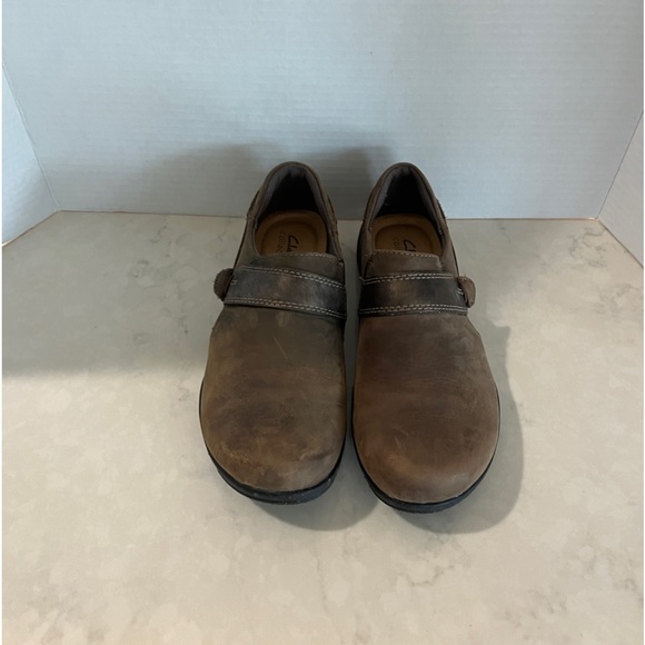 8.5 women’s Clarks loafers. Brown nubuck. - Picture 1 of 10